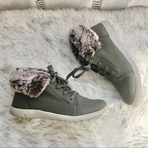 BearPaw Frankie Boot Sneaker 9 (runs small)